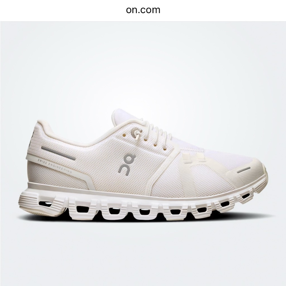 Cloud 6 White | White NEW w/o Box size 5.5 
NEW GENERATION
$135